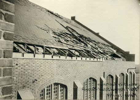 龙卷风, which destroyed the Green House, also tore off a portion of the Administration Building roof.